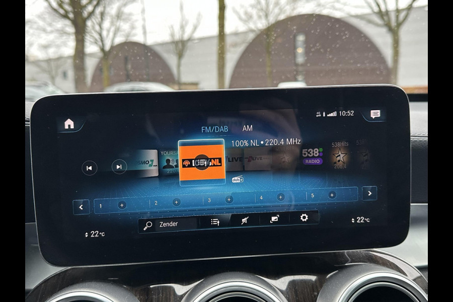 ☞ Mercedes-Benz GLC-klasse 300e 4MATIC Premium Plus PHEV PLUG-IN HYBRIDE | MEGA VETTE AUTO | PANORAMA DAK | 20INCH | CAMERA | ELEKTRISCHE KLEP | KEYLESS ENTRY + START | DODEHOEK | RIJKLAAR + 12 MND BOVAG GARANTIE!