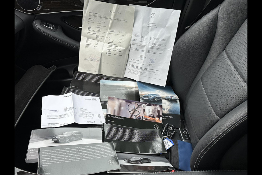 ☞ Mercedes-Benz GLC-klasse 300e 4MATIC Premium Plus PHEV PLUG-IN HYBRIDE | MEGA VETTE AUTO | PANORAMA DAK | 20INCH | CAMERA | ELEKTRISCHE KLEP | KEYLESS ENTRY + START | DODEHOEK | RIJKLAAR + 12 MND BOVAG GARANTIE!