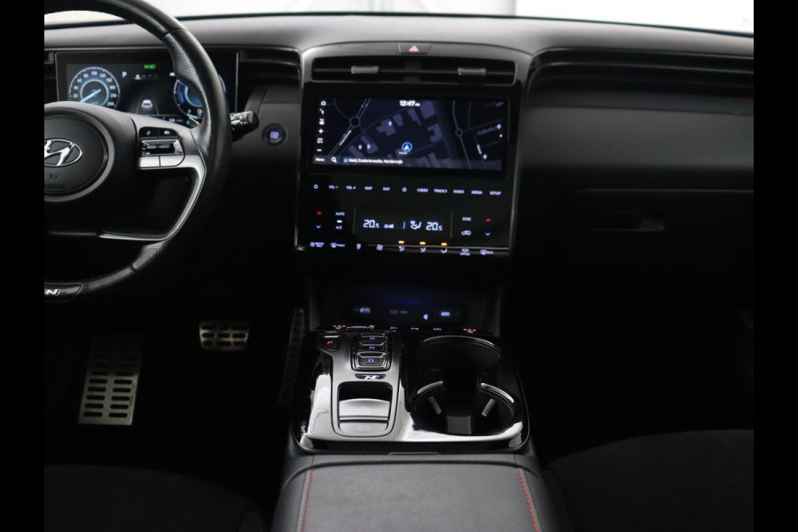 Hyundai Tucson 1.6 T-GDI PHEV N Line Sky 4WD | Panoramadak | Leder/Alcantara | Stoelverwarming | Camera | Carplay | Stuurverwarming | Keyless | Full LED | Navigatie | 19'' lichtmetalen velgen | Plug In
