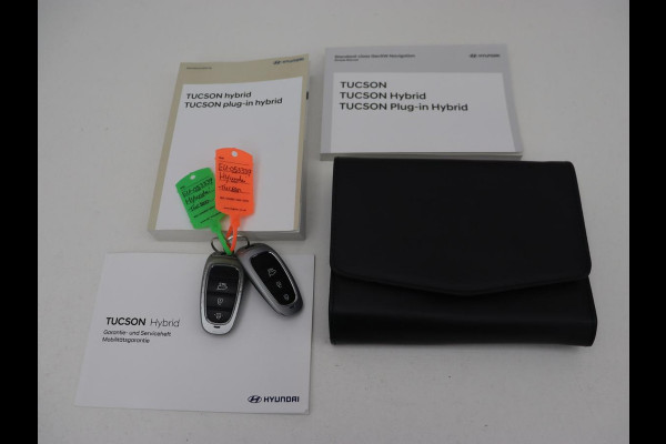 Hyundai Tucson 1.6 T-GDI PHEV N Line Sky 4WD | Panoramadak | Leder/Alcantara | Stoelverwarming | Camera | Carplay | Stuurverwarming | Keyless | Full LED | Navigatie | 19'' lichtmetalen velgen | Plug In