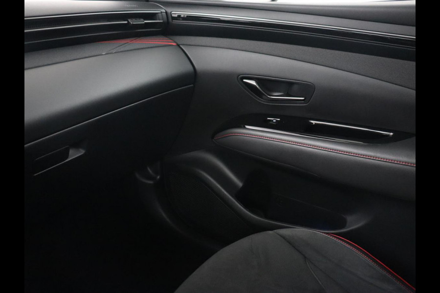 Hyundai Tucson 1.6 T-GDI PHEV N Line Sky 4WD | Panoramadak | Leder/Alcantara | Stoelverwarming | Camera | Carplay | Stuurverwarming | Keyless | Full LED | Navigatie | 19'' lichtmetalen velgen | Plug In