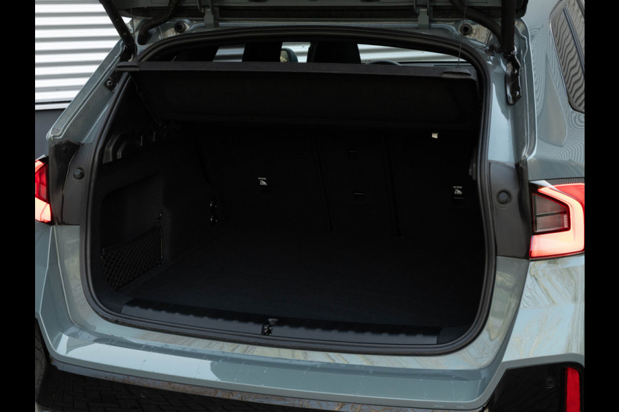 BMW X1 sDrive18i M-Sport - Pano - Trekhaak - ACC - Memoryzetel - Harman Kardon