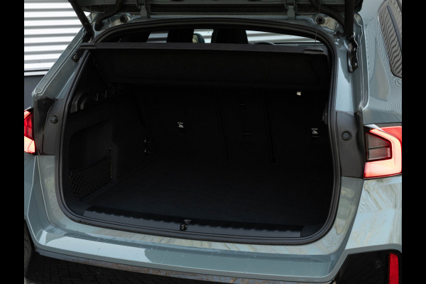BMW X1 sDrive18i M-Sport - Pano - Trekhaak - ACC - Memoryzetel - Harman Kardon
