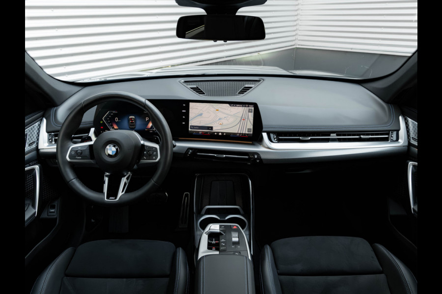 BMW X1 sDrive18i M-Sport - Pano - Trekhaak - ACC - Memoryzetel - Harman Kardon