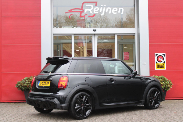 MINI Cooper 1.5 Cooper 136PK JOHN COOPER WORKS | AUTOMAAT | NAVIGATIE 8,8'' | DRAADLOOS APPLE CARPLAY | SFEERVERLICHTING | 17'' JCW VIJF DUBBELSPAAKS VELGEN IN GLOSS BLACK | JCW VOOR EN ACHTERBUMPER | JCW SPORTSTOELEN MET LEER/ALCATARA | JCW DORPEL INSTAPLIJSTEN | JCW STUURWIEL | FULL LED KOPLAMPEN | UNION JACK LED ACHTERVERLICHTING | ELEKTRISCH INKLAPBARE BUITENSPIEGELS | DIGITALE COCKPIT |