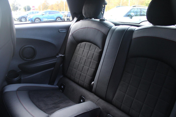 MINI Cooper 1.5 Cooper 136PK JOHN COOPER WORKS | AUTOMAAT | NAVIGATIE 8,8'' | DRAADLOOS APPLE CARPLAY | SFEERVERLICHTING | 17'' JCW VIJF DUBBELSPAAKS VELGEN IN GLOSS BLACK | JCW VOOR EN ACHTERBUMPER | JCW SPORTSTOELEN MET LEER/ALCATARA | JCW DORPEL INSTAPLIJSTEN | JCW STUURWIEL | FULL LED KOPLAMPEN | UNION JACK LED ACHTERVERLICHTING | ELEKTRISCH INKLAPBARE BUITENSPIEGELS | DIGITALE COCKPIT |