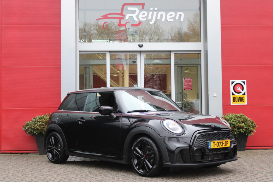 MINI Cooper 1.5 Cooper 136PK JOHN COOPER WORKS | AUTOMAAT | NAVIGATIE 8,8'' | DRAADLOOS APPLE CARPLAY | SFEERVERLICHTING | 17'' JCW VIJF DUBBELSPAAKS VELGEN IN GLOSS BLACK | JCW VOOR EN ACHTERBUMPER | JCW SPORTSTOELEN MET LEER/ALCATARA | JCW DORPEL INSTAPLIJSTEN | JCW STUURWIEL | FULL LED KOPLAMPEN | UNION JACK LED ACHTERVERLICHTING | ELEKTRISCH INKLAPBARE BUITENSPIEGELS | DIGITALE COCKPIT |