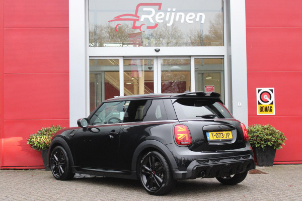 MINI Cooper 1.5 Cooper 136PK JOHN COOPER WORKS | AUTOMAAT | NAVIGATIE 8,8'' | DRAADLOOS APPLE CARPLAY | SFEERVERLICHTING | 17'' JCW VIJF DUBBELSPAAKS VELGEN IN GLOSS BLACK | JCW VOOR EN ACHTERBUMPER | JCW SPORTSTOELEN MET LEER/ALCATARA | JCW DORPEL INSTAPLIJSTEN | JCW STUURWIEL | FULL LED KOPLAMPEN | UNION JACK LED ACHTERVERLICHTING | ELEKTRISCH INKLAPBARE BUITENSPIEGELS | DIGITALE COCKPIT |