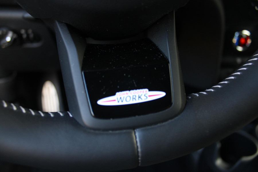 MINI Cooper 1.5 Cooper 136PK JOHN COOPER WORKS | AUTOMAAT | NAVIGATIE 8,8'' | DRAADLOOS APPLE CARPLAY | SFEERVERLICHTING | 17'' JCW VIJF DUBBELSPAAKS VELGEN IN GLOSS BLACK | JCW VOOR EN ACHTERBUMPER | JCW SPORTSTOELEN MET LEER/ALCATARA | JCW DORPEL INSTAPLIJSTEN | JCW STUURWIEL | FULL LED KOPLAMPEN | UNION JACK LED ACHTERVERLICHTING | ELEKTRISCH INKLAPBARE BUITENSPIEGELS | DIGITALE COCKPIT |