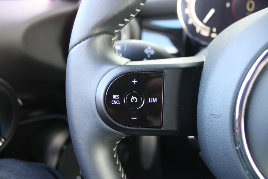 MINI Cooper 1.5 Cooper 136PK JOHN COOPER WORKS | AUTOMAAT | NAVIGATIE 8,8'' | DRAADLOOS APPLE CARPLAY | SFEERVERLICHTING | 17'' JCW VIJF DUBBELSPAAKS VELGEN IN GLOSS BLACK | JCW VOOR EN ACHTERBUMPER | JCW SPORTSTOELEN MET LEER/ALCATARA | JCW DORPEL INSTAPLIJSTEN | JCW STUURWIEL | FULL LED KOPLAMPEN | UNION JACK LED ACHTERVERLICHTING | ELEKTRISCH INKLAPBARE BUITENSPIEGELS | DIGITALE COCKPIT |