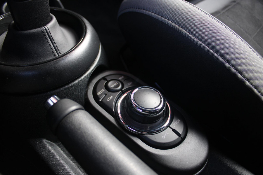 MINI Cooper 1.5 Cooper 136PK JOHN COOPER WORKS | AUTOMAAT | NAVIGATIE 8,8'' | DRAADLOOS APPLE CARPLAY | SFEERVERLICHTING | 17'' JCW VIJF DUBBELSPAAKS VELGEN IN GLOSS BLACK | JCW VOOR EN ACHTERBUMPER | JCW SPORTSTOELEN MET LEER/ALCATARA | JCW DORPEL INSTAPLIJSTEN | JCW STUURWIEL | FULL LED KOPLAMPEN | UNION JACK LED ACHTERVERLICHTING | ELEKTRISCH INKLAPBARE BUITENSPIEGELS | DIGITALE COCKPIT |