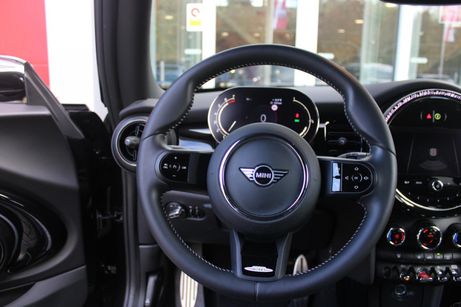 MINI Cooper 1.5 Cooper 136PK JOHN COOPER WORKS | AUTOMAAT | NAVIGATIE 8,8'' | DRAADLOOS APPLE CARPLAY | SFEERVERLICHTING | 17'' JCW VIJF DUBBELSPAAKS VELGEN IN GLOSS BLACK | JCW VOOR EN ACHTERBUMPER | JCW SPORTSTOELEN MET LEER/ALCATARA | JCW DORPEL INSTAPLIJSTEN | JCW STUURWIEL | FULL LED KOPLAMPEN | UNION JACK LED ACHTERVERLICHTING | ELEKTRISCH INKLAPBARE BUITENSPIEGELS | DIGITALE COCKPIT |
