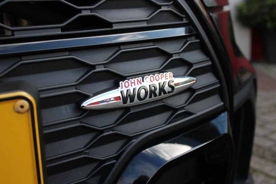 MINI Cooper 1.5 Cooper 136PK JOHN COOPER WORKS | AUTOMAAT | NAVIGATIE 8,8'' | DRAADLOOS APPLE CARPLAY | SFEERVERLICHTING | 17'' JCW VIJF DUBBELSPAAKS VELGEN IN GLOSS BLACK | JCW VOOR EN ACHTERBUMPER | JCW SPORTSTOELEN MET LEER/ALCATARA | JCW DORPEL INSTAPLIJSTEN | JCW STUURWIEL | FULL LED KOPLAMPEN | UNION JACK LED ACHTERVERLICHTING | ELEKTRISCH INKLAPBARE BUITENSPIEGELS | DIGITALE COCKPIT |