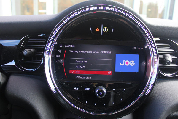 MINI Cooper 1.5 Cooper 136PK JOHN COOPER WORKS | AUTOMAAT | NAVIGATIE 8,8'' | DRAADLOOS APPLE CARPLAY | SFEERVERLICHTING | 17'' JCW VIJF DUBBELSPAAKS VELGEN IN GLOSS BLACK | JCW VOOR EN ACHTERBUMPER | JCW SPORTSTOELEN MET LEER/ALCATARA | JCW DORPEL INSTAPLIJSTEN | JCW STUURWIEL | FULL LED KOPLAMPEN | UNION JACK LED ACHTERVERLICHTING | ELEKTRISCH INKLAPBARE BUITENSPIEGELS | DIGITALE COCKPIT |