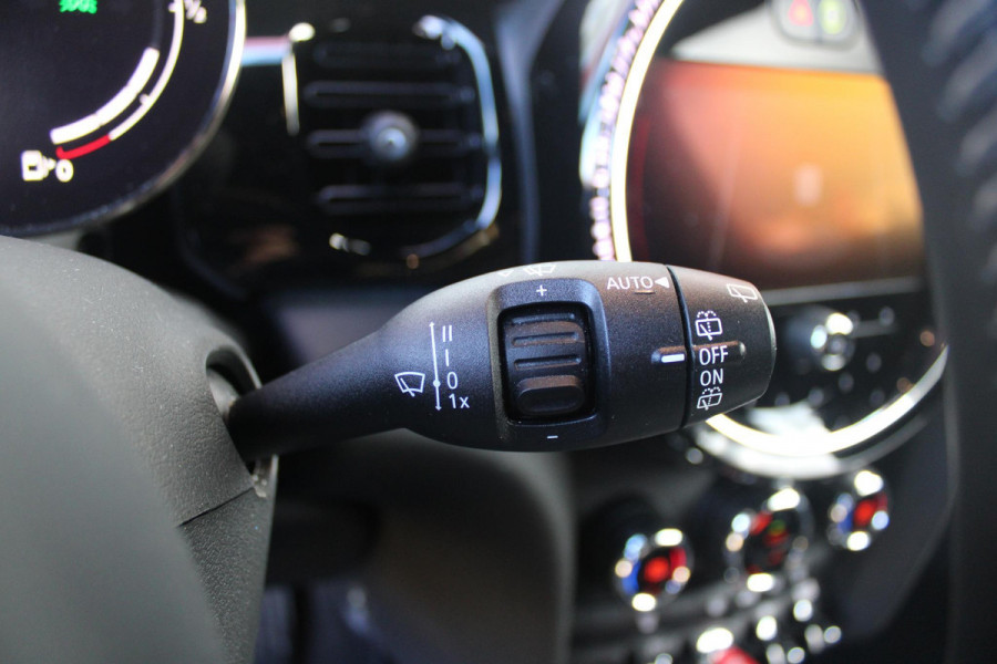 MINI Cooper 1.5 Cooper 136PK JOHN COOPER WORKS | AUTOMAAT | NAVIGATIE 8,8'' | DRAADLOOS APPLE CARPLAY | SFEERVERLICHTING | 17'' JCW VIJF DUBBELSPAAKS VELGEN IN GLOSS BLACK | JCW VOOR EN ACHTERBUMPER | JCW SPORTSTOELEN MET LEER/ALCATARA | JCW DORPEL INSTAPLIJSTEN | JCW STUURWIEL | FULL LED KOPLAMPEN | UNION JACK LED ACHTERVERLICHTING | ELEKTRISCH INKLAPBARE BUITENSPIEGELS | DIGITALE COCKPIT |