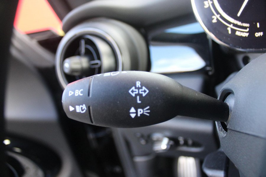 MINI Cooper 1.5 Cooper 136PK JOHN COOPER WORKS | AUTOMAAT | NAVIGATIE 8,8'' | DRAADLOOS APPLE CARPLAY | SFEERVERLICHTING | 17'' JCW VIJF DUBBELSPAAKS VELGEN IN GLOSS BLACK | JCW VOOR EN ACHTERBUMPER | JCW SPORTSTOELEN MET LEER/ALCATARA | JCW DORPEL INSTAPLIJSTEN | JCW STUURWIEL | FULL LED KOPLAMPEN | UNION JACK LED ACHTERVERLICHTING | ELEKTRISCH INKLAPBARE BUITENSPIEGELS | DIGITALE COCKPIT |