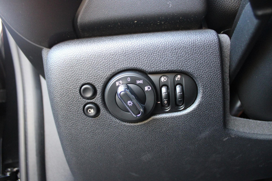 MINI Cooper 1.5 Cooper 136PK JOHN COOPER WORKS | AUTOMAAT | NAVIGATIE 8,8'' | DRAADLOOS APPLE CARPLAY | SFEERVERLICHTING | 17'' JCW VIJF DUBBELSPAAKS VELGEN IN GLOSS BLACK | JCW VOOR EN ACHTERBUMPER | JCW SPORTSTOELEN MET LEER/ALCATARA | JCW DORPEL INSTAPLIJSTEN | JCW STUURWIEL | FULL LED KOPLAMPEN | UNION JACK LED ACHTERVERLICHTING | ELEKTRISCH INKLAPBARE BUITENSPIEGELS | DIGITALE COCKPIT |