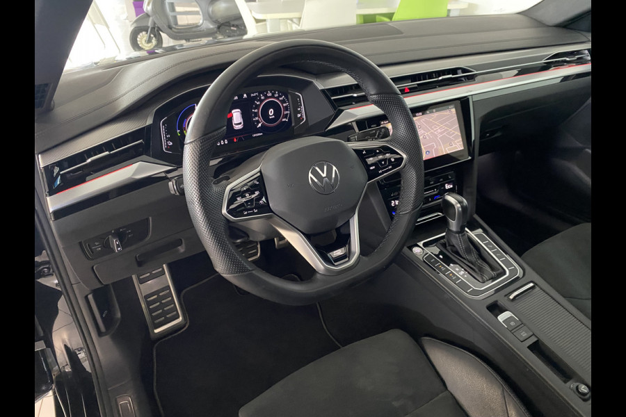 Volkswagen Arteon Shooting Brake 1.4 TSI eHybrid R-Line Business+ Panoramadak / Trekhaak  /Camera / Apple carplay
