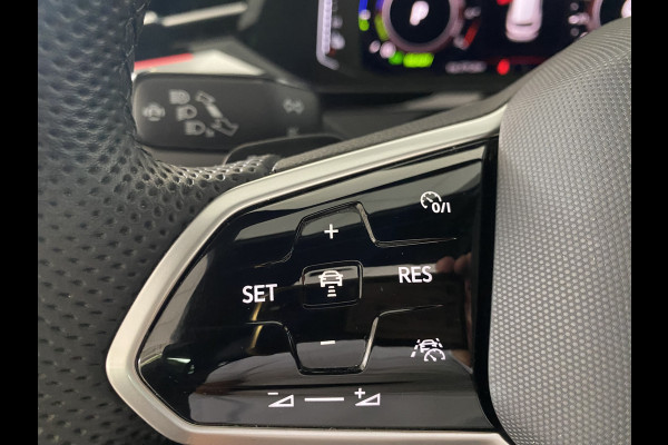 Volkswagen Arteon Shooting Brake 1.4 TSI eHybrid R-Line Business+ Panoramadak / Trekhaak  /Camera / Apple carplay