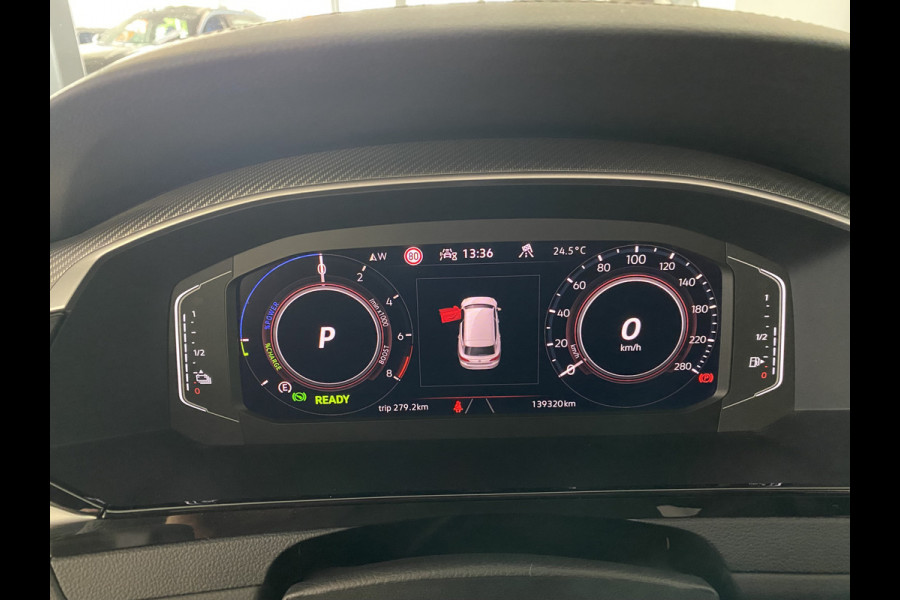 Volkswagen Arteon Shooting Brake 1.4 TSI eHybrid R-Line Business+ Panoramadak / Trekhaak  /Camera / Apple carplay