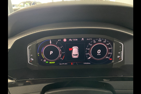 Volkswagen Arteon Shooting Brake 1.4 TSI eHybrid R-Line Business+ Panoramadak / Trekhaak  /Camera / Apple carplay