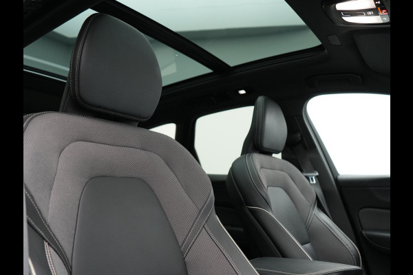 Volvo XC60 T6 AWD R-Design Plug In Hybrid Long Range Nieuw Model 350pk Dealer O.H. PHEV | Panodak | Adaptive Cruise | Camera | Lederen Sportstoelen Memory & Verwarmd | Google Assistent | Apple Carplay | Keyless | Virtual | 21"L.M | DAB |
