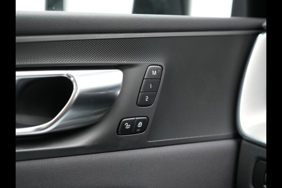 Volvo XC60 T6 AWD R-Design Plug In Hybrid Long Range Nieuw Model 350pk Dealer O.H. PHEV | Panodak | Adaptive Cruise | Camera | Lederen Sportstoelen Memory & Verwarmd | Google Assistent | Apple Carplay | Keyless | Virtual | 21"L.M | DAB |