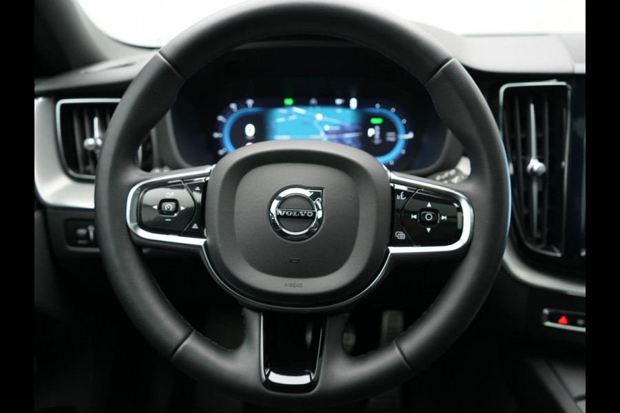 Volvo XC60 T6 AWD R-Design Plug In Hybrid Long Range Nieuw Model 350pk Dealer O.H. PHEV | Panodak | Adaptive Cruise | Camera | Lederen Sportstoelen Memory & Verwarmd | Google Assistent | Apple Carplay | Keyless | Virtual | 21"L.M | DAB |