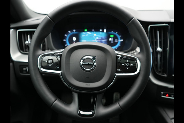 Volvo XC60 T6 AWD R-Design Plug In Hybrid Long Range Nieuw Model 350pk Dealer O.H. PHEV | Panodak | Adaptive Cruise | Camera | Lederen Sportstoelen Memory & Verwarmd | Google Assistent | Apple Carplay | Keyless | Virtual | 21"L.M | DAB |