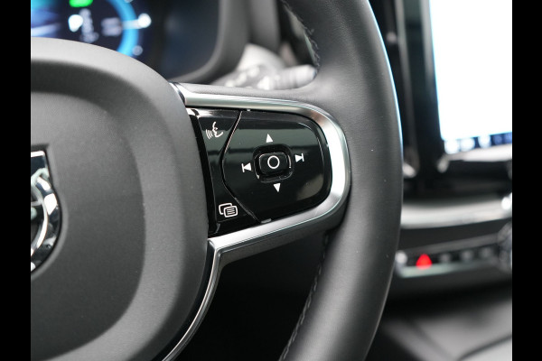 Volvo XC60 T6 AWD R-Design Plug In Hybrid Long Range Nieuw Model 350pk Dealer O.H. PHEV | Panodak | Adaptive Cruise | Camera | Lederen Sportstoelen Memory & Verwarmd | Google Assistent | Apple Carplay | Keyless | Virtual | 21"L.M | DAB |