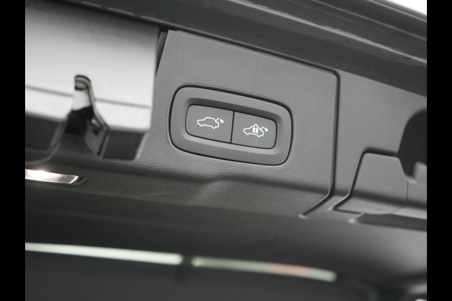 Volvo XC60 T6 AWD R-Design Plug In Hybrid Long Range Nieuw Model 350pk Dealer O.H. PHEV | Panodak | Adaptive Cruise | Camera | Lederen Sportstoelen Memory & Verwarmd | Google Assistent | Apple Carplay | Keyless | Virtual | 21"L.M | DAB |