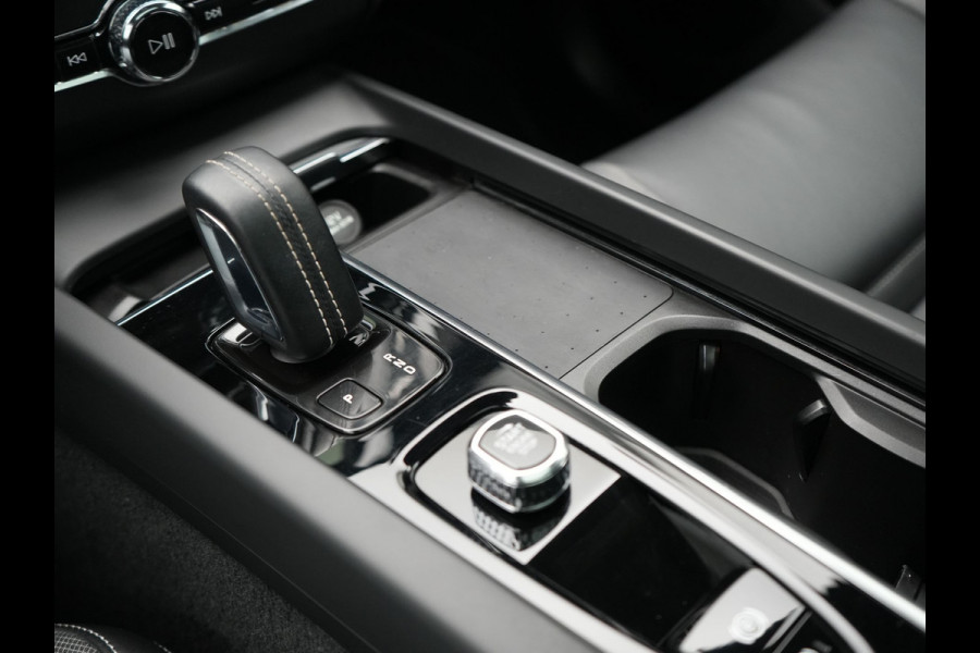Volvo XC60 T6 AWD R-Design Plug In Hybrid Long Range Nieuw Model 350pk Dealer O.H. PHEV | Panodak | Adaptive Cruise | Camera | Lederen Sportstoelen Memory & Verwarmd | Google Assistent | Apple Carplay | Keyless | Virtual | 21"L.M | DAB |
