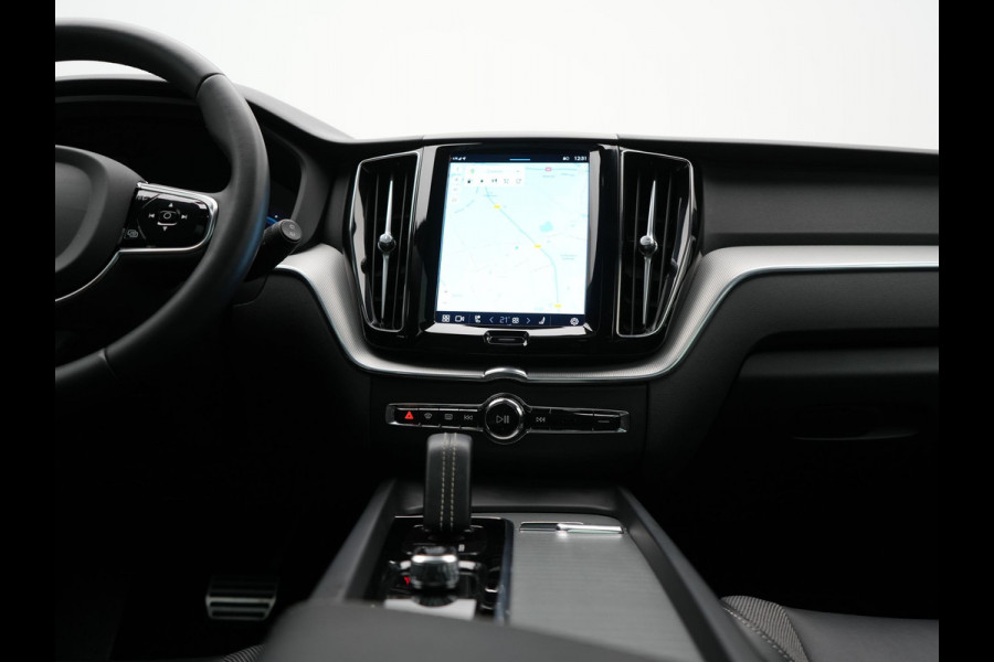 Volvo XC60 T6 AWD R-Design Plug In Hybrid Long Range Nieuw Model 350pk Dealer O.H. PHEV | Panodak | Adaptive Cruise | Camera | Lederen Sportstoelen Memory & Verwarmd | Google Assistent | Apple Carplay | Keyless | Virtual | 21"L.M | DAB |