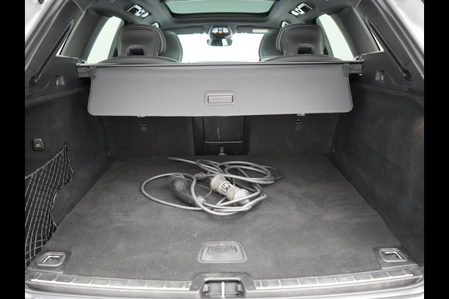 Volvo XC60 T6 AWD R-Design Plug In Hybrid Long Range Nieuw Model 350pk Dealer O.H. PHEV | Panodak | Adaptive Cruise | Camera | Lederen Sportstoelen Memory & Verwarmd | Google Assistent | Apple Carplay | Keyless | Virtual | 21"L.M | DAB |