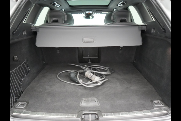 Volvo XC60 T6 AWD R-Design Plug In Hybrid Long Range Nieuw Model 350pk Dealer O.H. PHEV | Panodak | Adaptive Cruise | Camera | Lederen Sportstoelen Memory & Verwarmd | Google Assistent | Apple Carplay | Keyless | Virtual | 21"L.M | DAB |