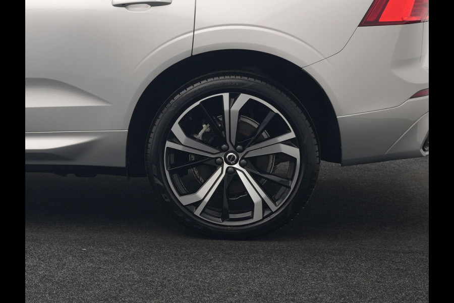 Volvo XC60 T6 AWD R-Design Plug In Hybrid Long Range Nieuw Model 350pk Dealer O.H. PHEV | Panodak | Adaptive Cruise | Camera | Lederen Sportstoelen Memory & Verwarmd | Google Assistent | Apple Carplay | Keyless | Virtual | 21"L.M | DAB |