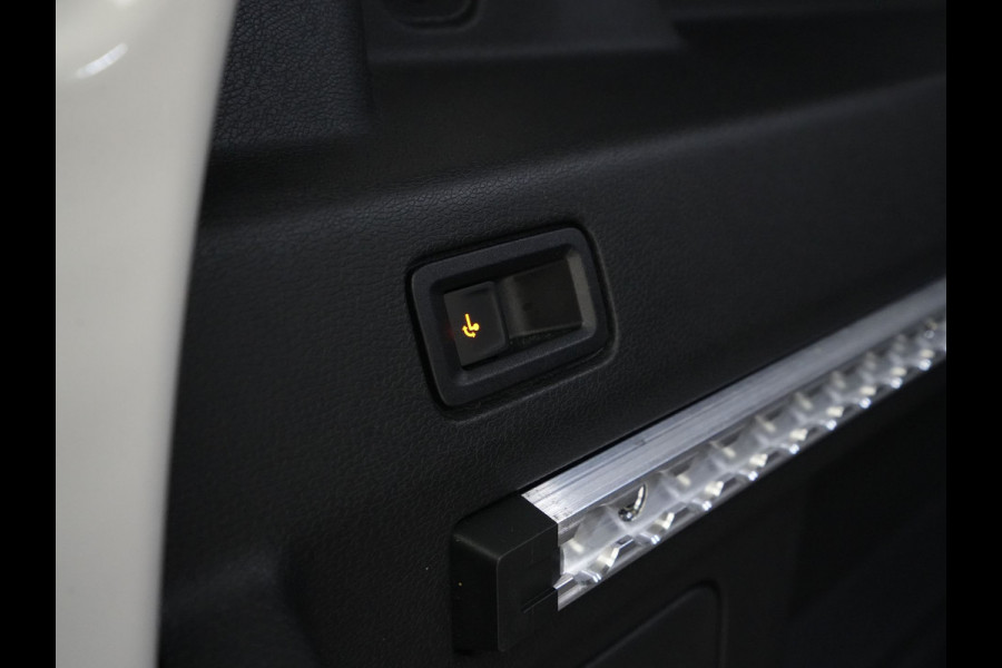 Volkswagen ID. Buzz Cargo 77 kWh 204pk Navigatie Wegkl. trekhaak Camera Carplay