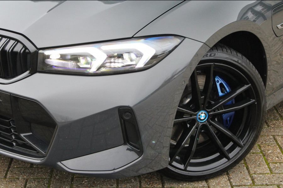 BMW 3-serie 330e M-Sport Pro | Pano | HUD | Carbon | Adaptief onderstel