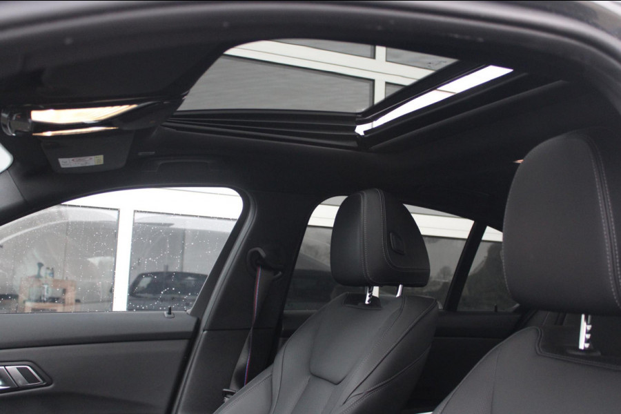BMW 3-serie 330e M-Sport Pro | Pano | HUD | Carbon | Adaptief onderstel