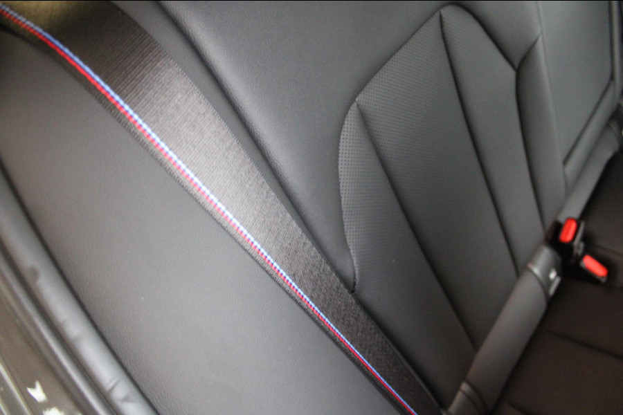 BMW 3-serie 330e M-Sport Pro | Pano | HUD | Carbon | Adaptief onderstel