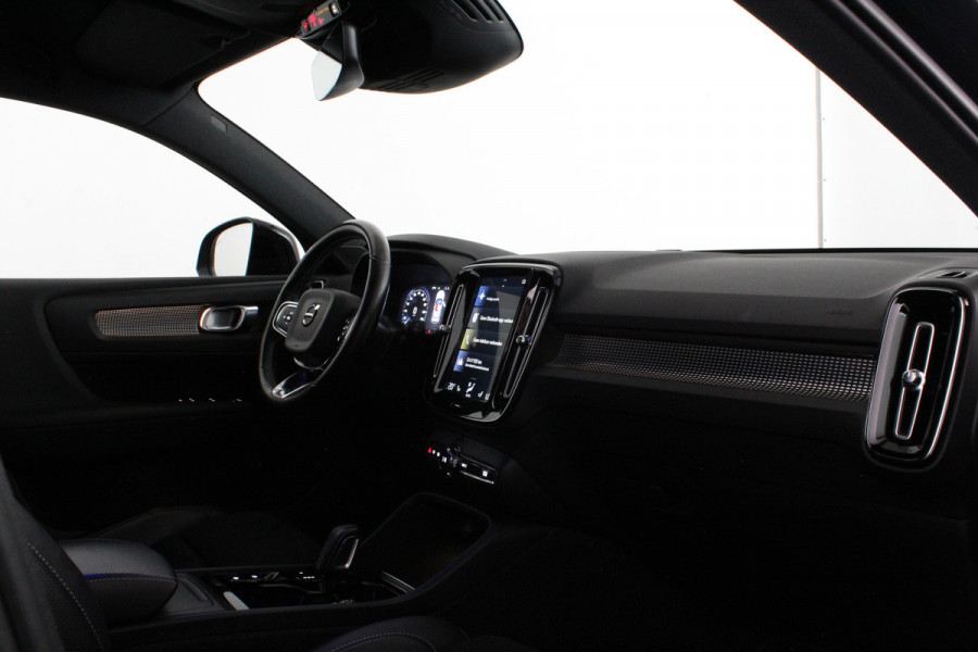 Volvo XC40 1.5 T3 R-Design > 163pk/Trekhaak (Afnb)/20 inch/ all season banden