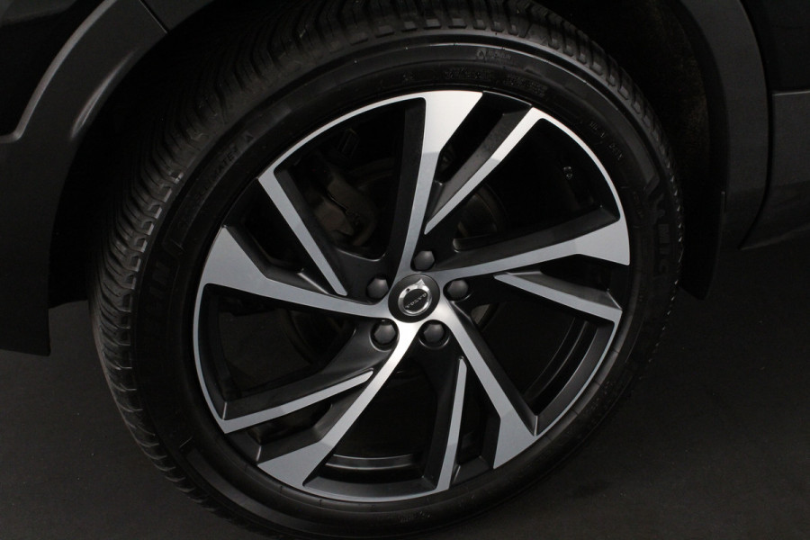 Volvo XC40 1.5 T3 R-Design > 163pk/Trekhaak (Afnb)/20 inch/ all season banden