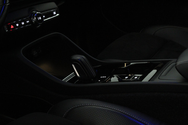 Volvo XC40 1.5 T3 R-Design > 163pk/Trekhaak (Afnb)/20 inch/ all season banden