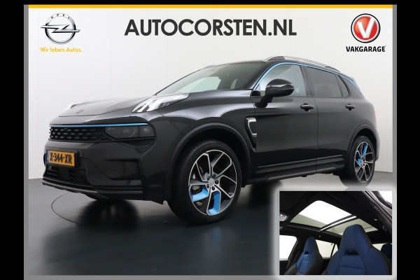 Lynk & Co 01 AUT-7 261pk PHEV Zwarte-Hemel Pano-Schuifdak Lmv 20" 360°Camera Apple Carplay Android Auto Adap.Cruise Navi Pdc Ecc Keyless Led  Elek.Memory.Stoel File assistent Dodehoek detector Elektrisch bedienbare achterklep Rijstrooksensor Wifi Verkeersbord detectie 425Nm koppel 3,7kw laadvermogen 1.800KG-Trekvermogen! €44.880 Nieuwprijs 1e Eigenaar Origineel NLse auto!