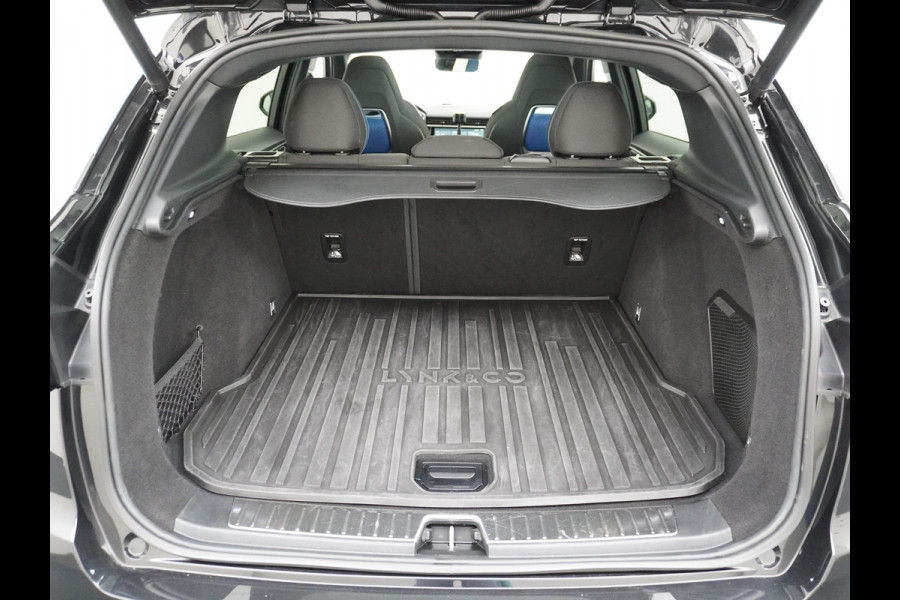 Lynk & Co 01 AUT-7 261pk PHEV Zwarte-Hemel Pano-Schuifdak Lmv 20" 360°Camera Apple Carplay Android Auto Adap.Cruise Navi Pdc Ecc Keyless Led  Elek.Memory.Stoel File assistent Dodehoek detector Elektrisch bedienbare achterklep Rijstrooksensor Wifi Verkeersbord detectie 425Nm koppel 3,7kw laadvermogen 1.800KG-Trekvermogen! €44.880 Nieuwprijs 1e Eigenaar Origineel NLse auto!