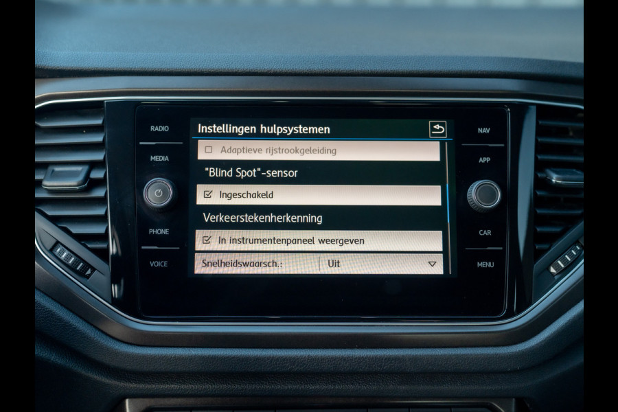 Volkswagen T-Roc 1.5 TSI 150Pk DSG Sport | Camera | Trekhaak afnb. | Leder | Stoelverw. | Side Assist | Prijs Rijklaar!!