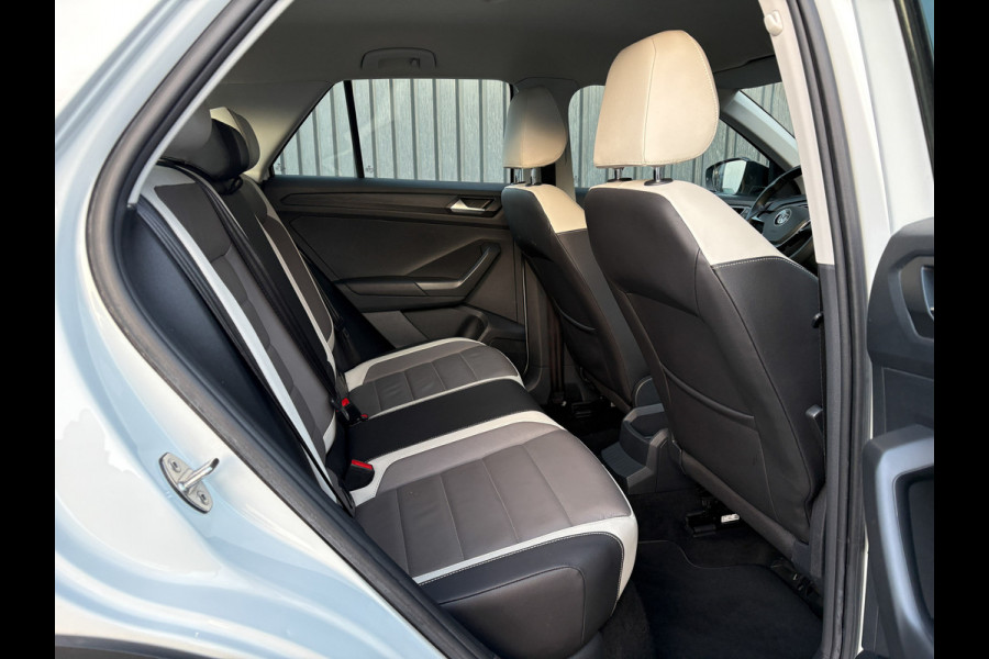Volkswagen T-Roc 1.5 TSI 150Pk DSG Sport | Camera | Trekhaak afnb. | Leder | Stoelverw. | Side Assist | Prijs Rijklaar!!