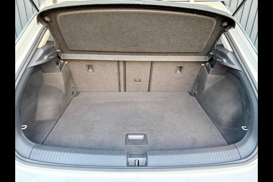 Volkswagen T-Roc 1.5 TSI 150Pk DSG Sport | Camera | Trekhaak afnb. | Leder | Stoelverw. | Side Assist | Prijs Rijklaar!!
