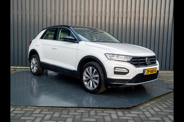 Volkswagen T-Roc 1.5 TSI 150Pk DSG Sport | Camera | Trekhaak afnb. | Leder | Stoelverw. | Side Assist | Prijs Rijklaar!!