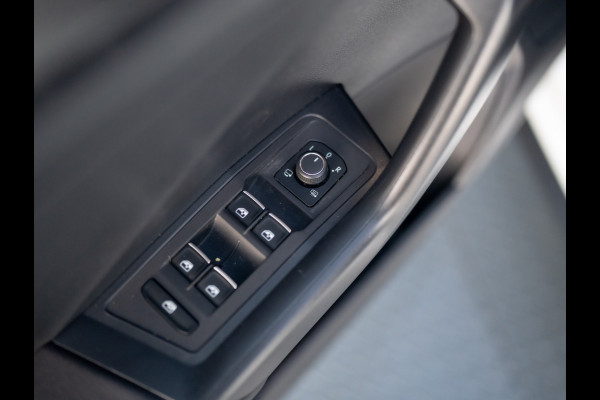 Volkswagen T-Roc 1.5 TSI 150Pk DSG Sport | Camera | Trekhaak afnb. | Leder | Stoelverw. | Side Assist | Prijs Rijklaar!!